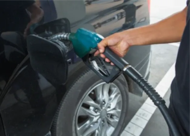 Man refueling black car gasoline 260nw